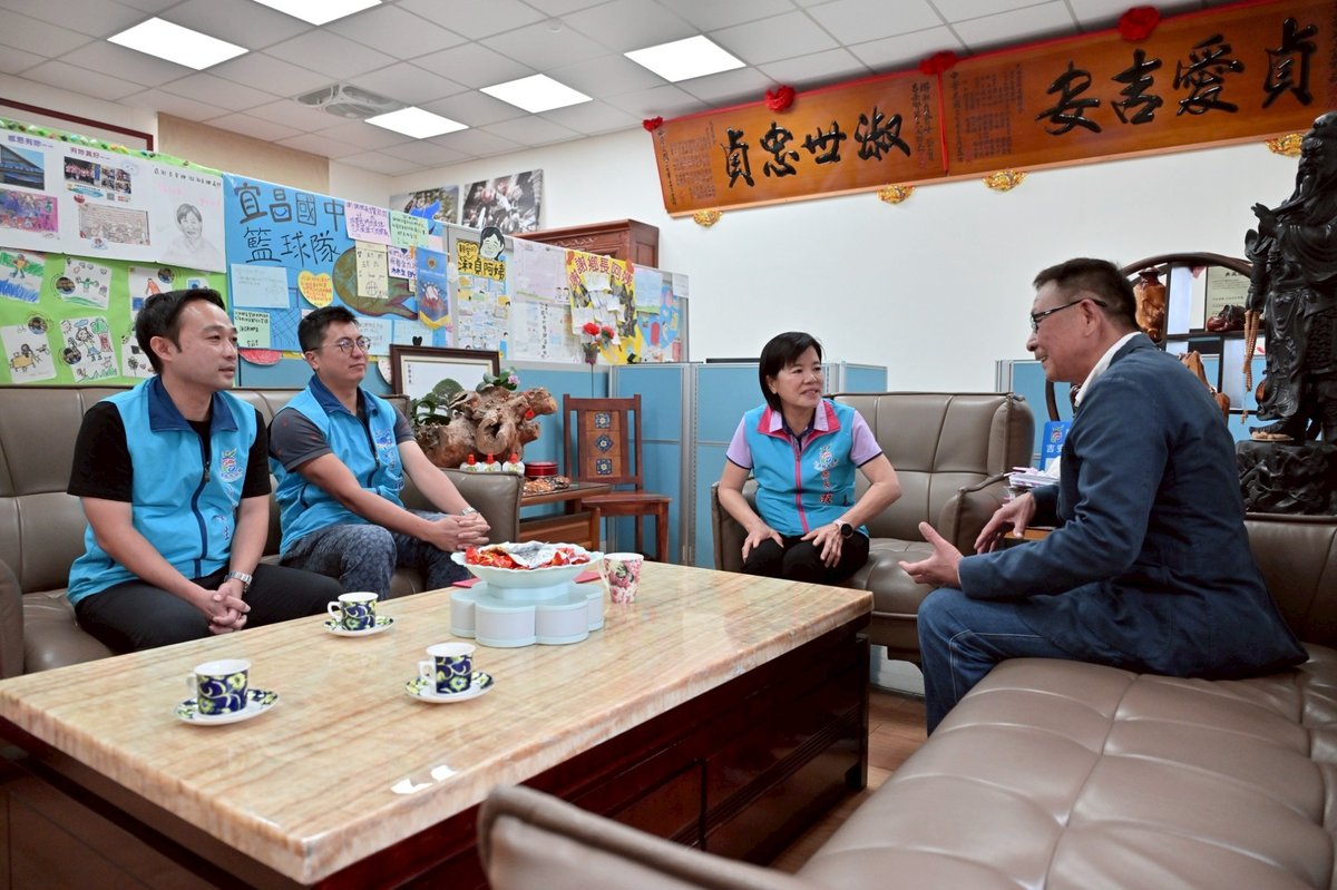 點亮平安回家路！徐萬春、羅勤翔認養百盞路燈 游淑貞感佩善心接力