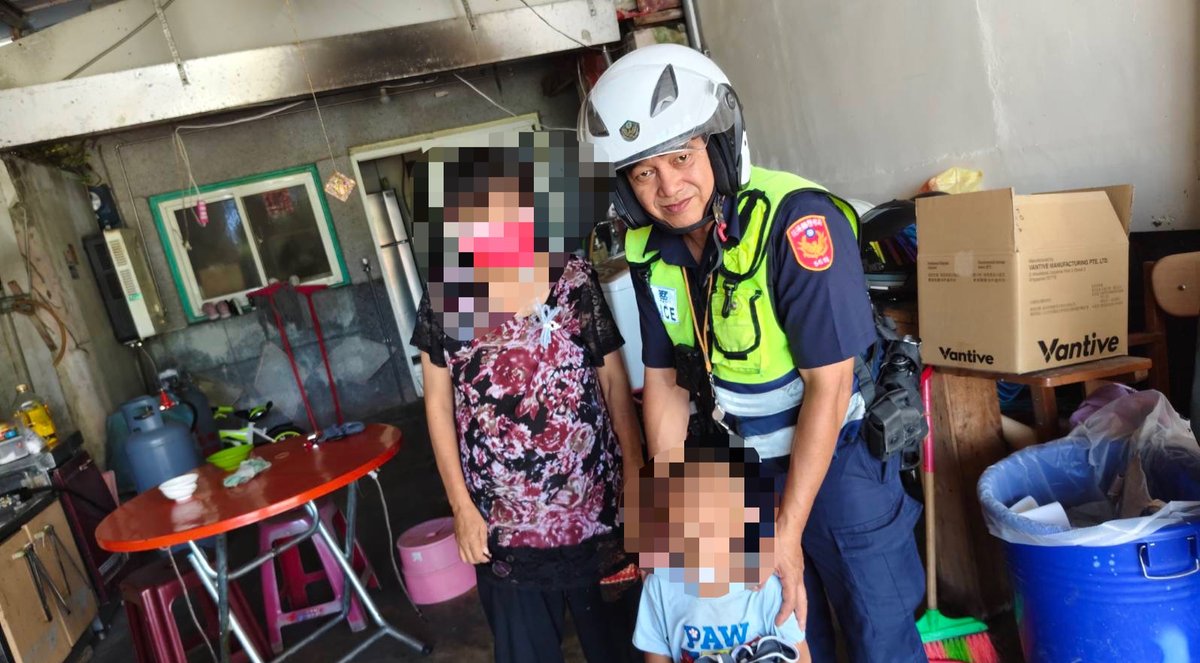 新城警尋回赤腳幼童 平安送回家人身邊
