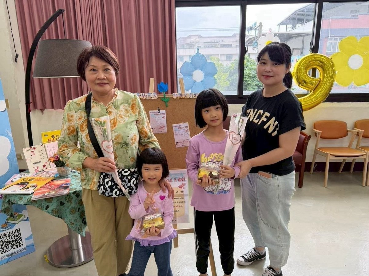 阿公阿嬤笑嗨嗨!吉安祖父母節「桃太郎」陪你樂一夏 游淑貞邀全家大手拉小手看戲去