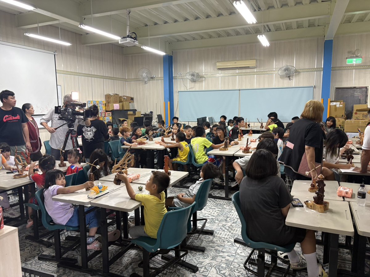 深耕秀林青春防線 新城警攜手小太陽工藝營 百名學子動手習藝反詐